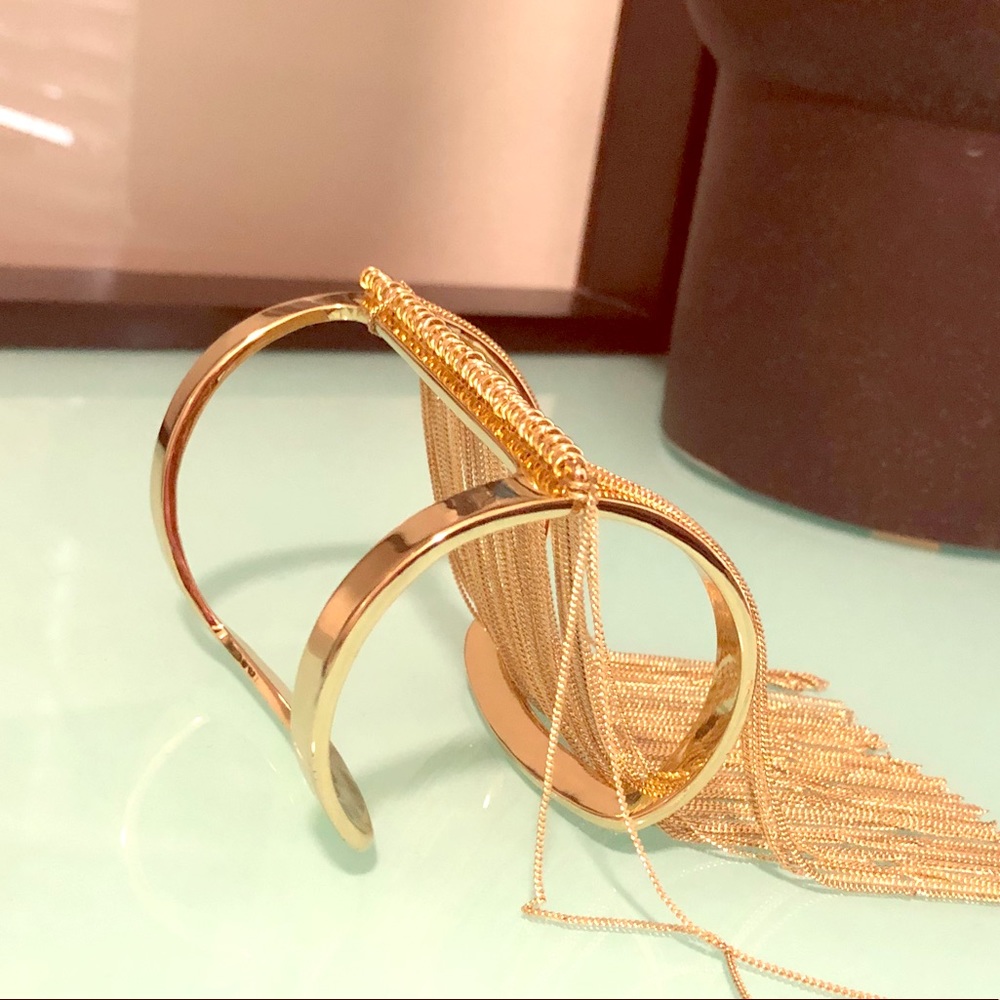 BCBGMaxAzria Gold Bracelet 🤩